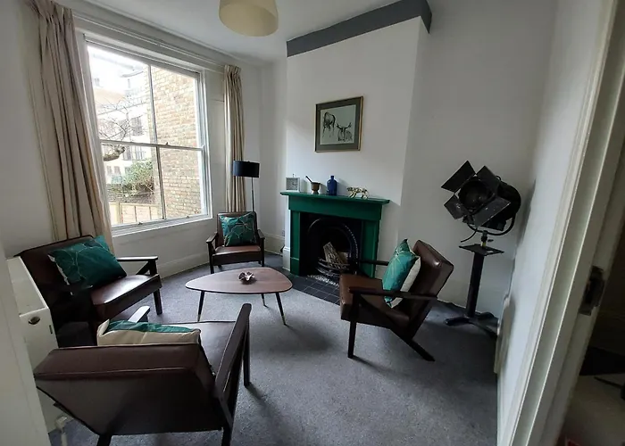 Large Serene Victorian Abode In Central London